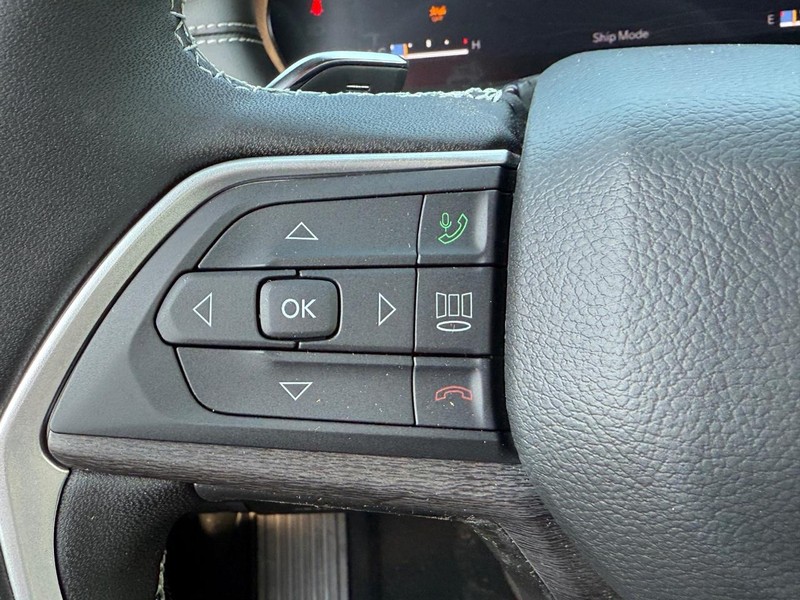 Jeep Grand Cherokee Vehicle Full-screen Gallery Image 13