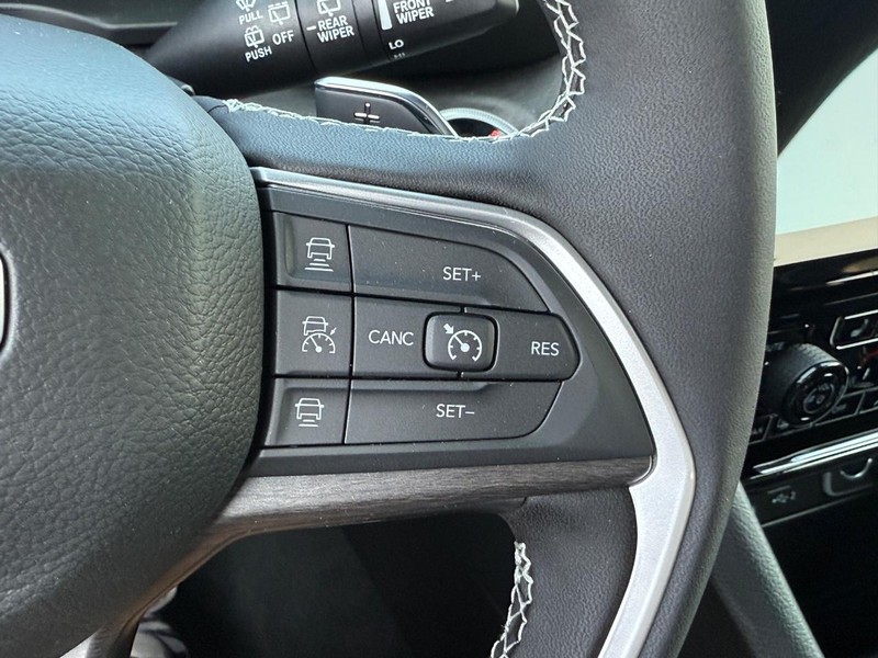 Jeep Grand Cherokee Vehicle Full-screen Gallery Image 14