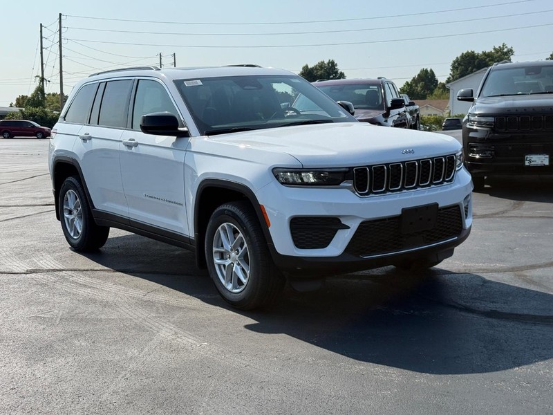 Jeep Grand Cherokee Vehicle Full-screen Gallery Image 2