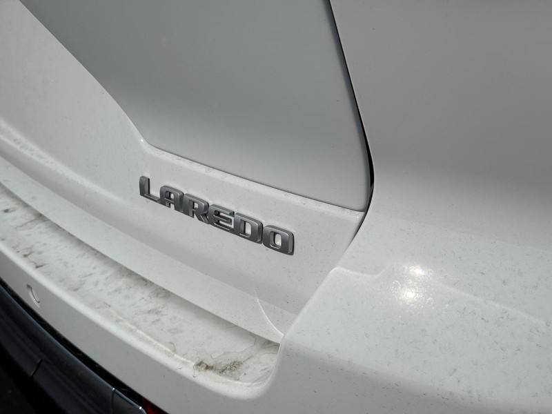 Jeep Grand Cherokee Vehicle Full-screen Gallery Image 4