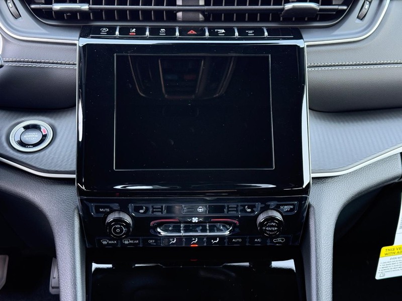 Jeep Grand Cherokee Vehicle Full-screen Gallery Image 9
