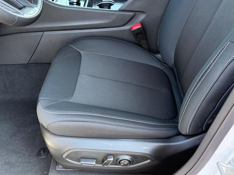 Jeep Grand Cherokee Vehicle Full-screen Gallery Image 11