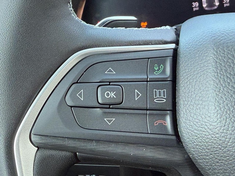 Jeep Grand Cherokee Vehicle Full-screen Gallery Image 13