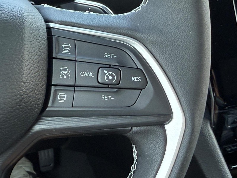 Jeep Grand Cherokee Vehicle Full-screen Gallery Image 14