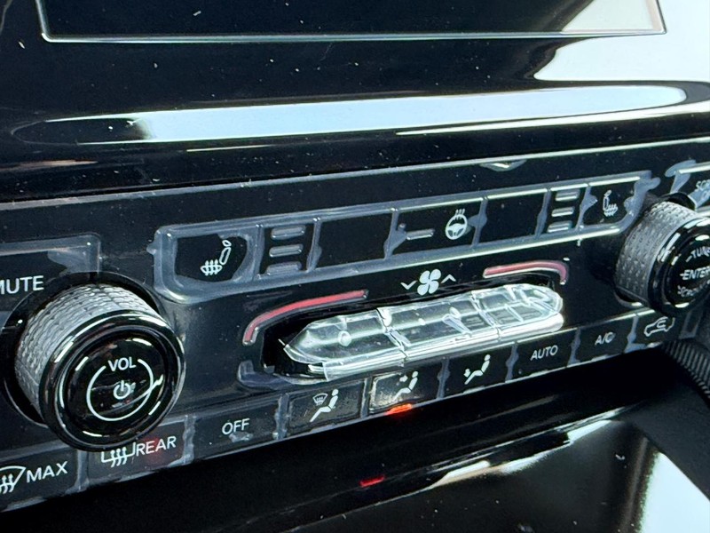 Jeep Grand Cherokee Vehicle Full-screen Gallery Image 16
