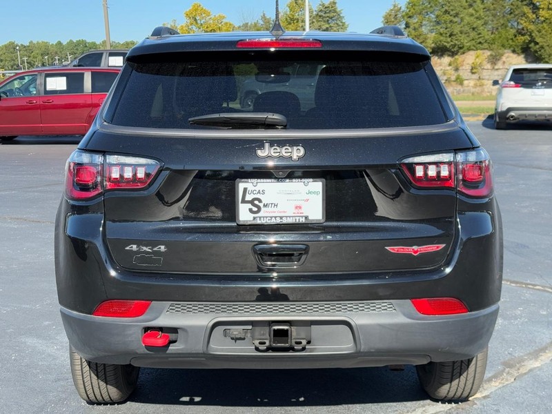 Jeep Compass Vehicle Full-screen Gallery Image 5