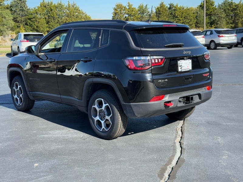 Jeep Compass Vehicle Full-screen Gallery Image 6