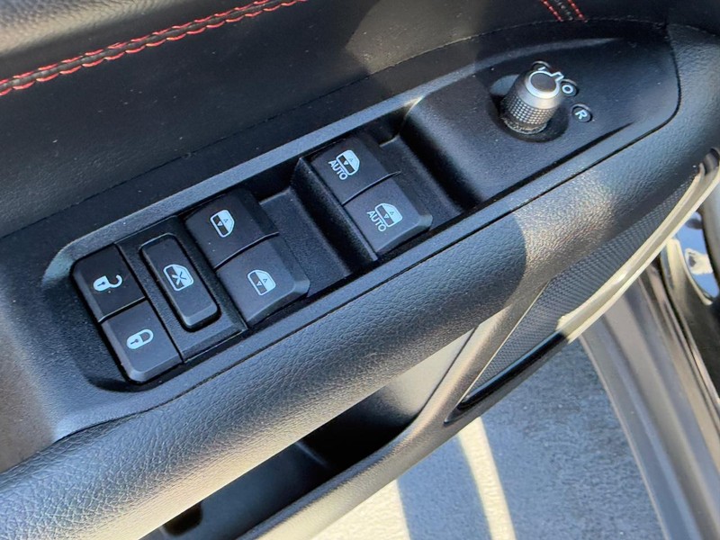 Jeep Compass Vehicle Full-screen Gallery Image 14