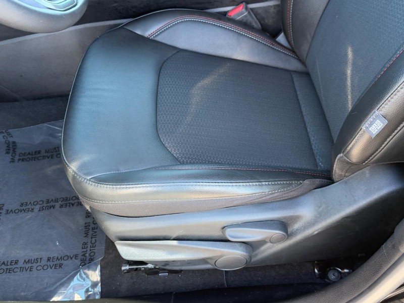 Jeep Compass Vehicle Full-screen Gallery Image 15