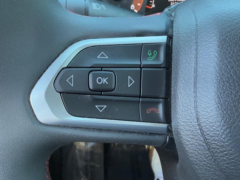 Jeep Compass Vehicle Full-screen Gallery Image 16