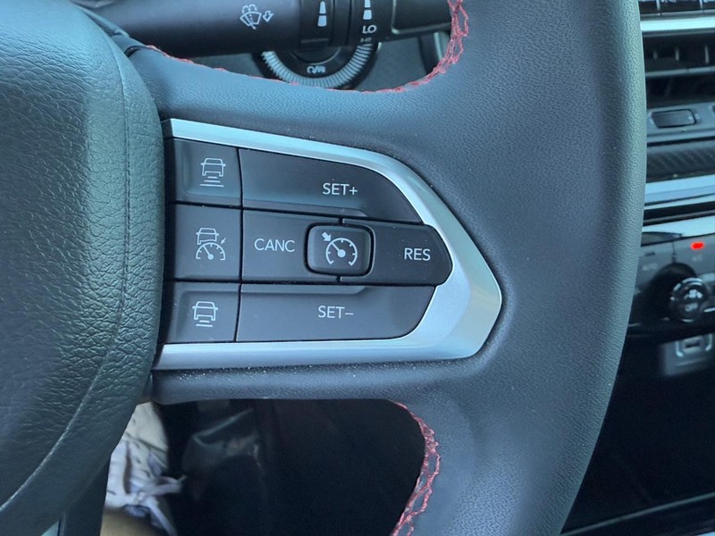 Jeep Compass Vehicle Full-screen Gallery Image 17