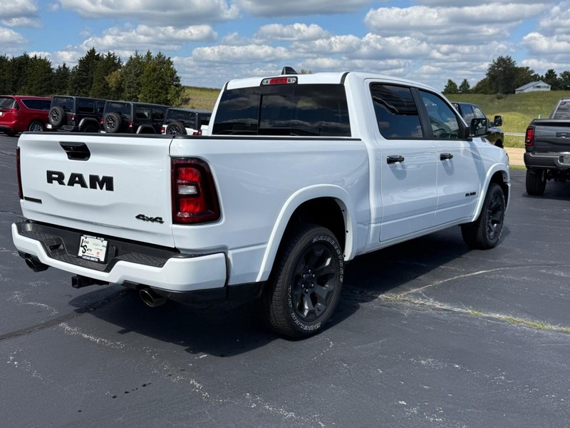 Ram 1500 Vehicle Full-screen Gallery Image 3