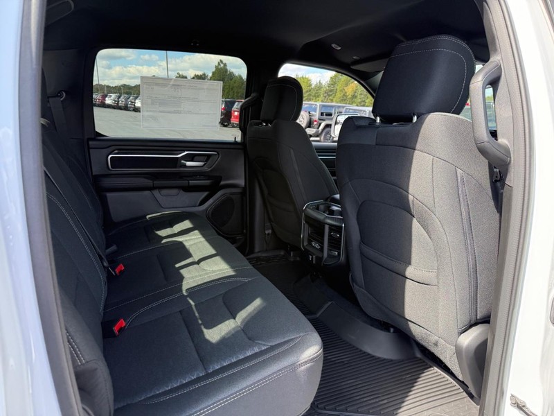 Ram 1500 Vehicle Full-screen Gallery Image 6