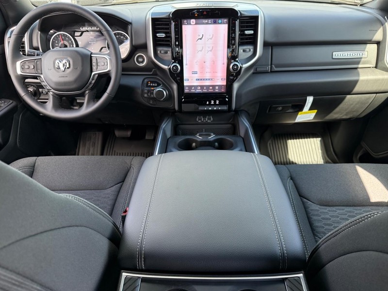 Ram 1500 Vehicle Full-screen Gallery Image 7