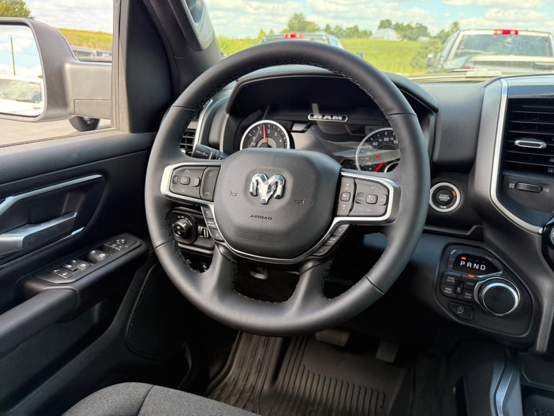 Ram 1500 Vehicle Full-screen Gallery Image 8