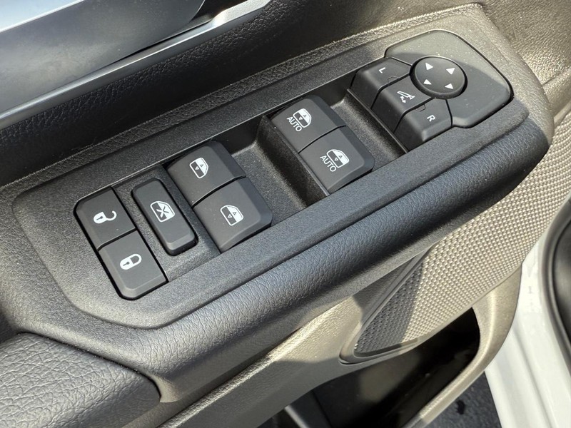 Ram 1500 Vehicle Full-screen Gallery Image 10