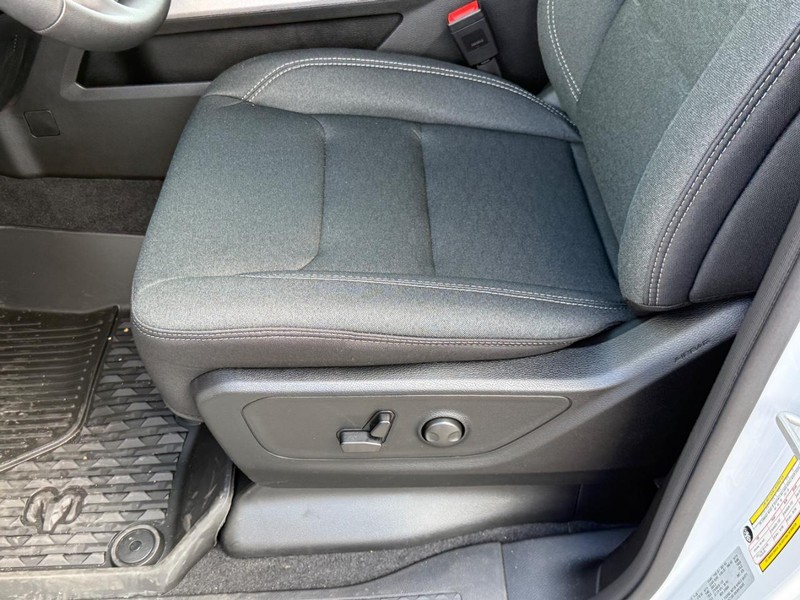 Ram 1500 Vehicle Full-screen Gallery Image 11