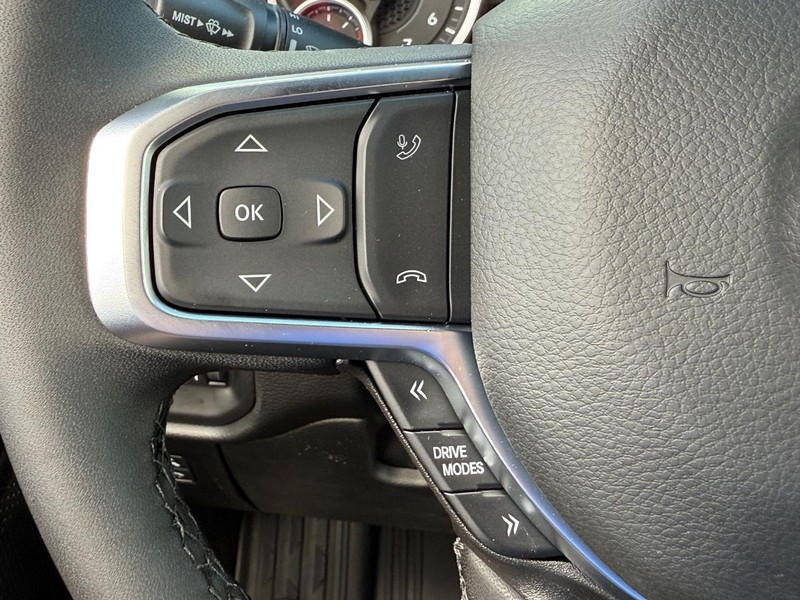 Ram 1500 Vehicle Full-screen Gallery Image 12