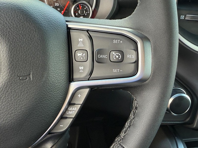 Ram 1500 Vehicle Full-screen Gallery Image 13