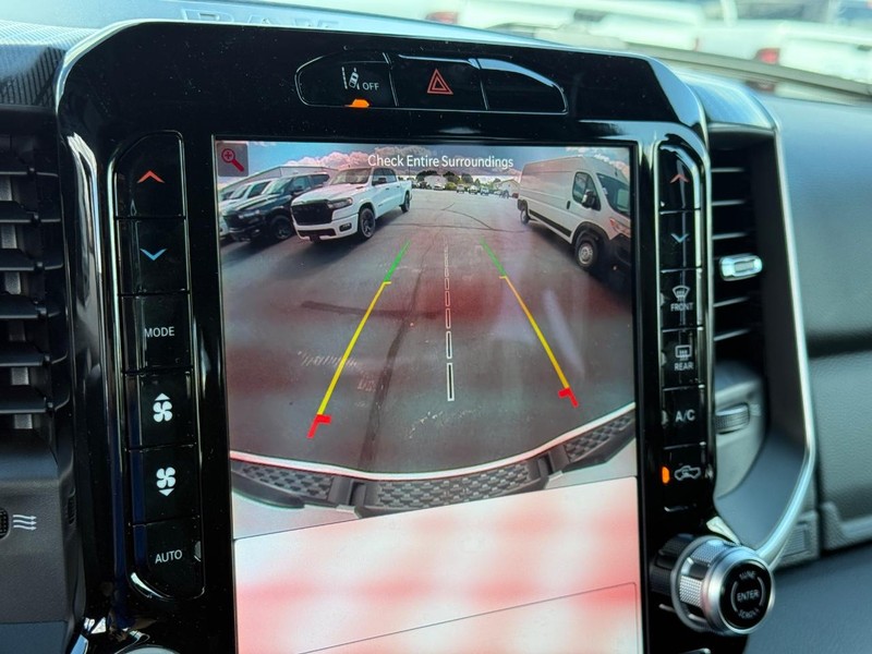 Ram 1500 Vehicle Full-screen Gallery Image 15