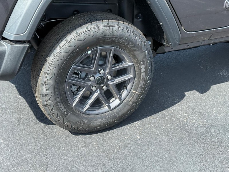 Jeep Wrangler Vehicle Full-screen Gallery Image 4