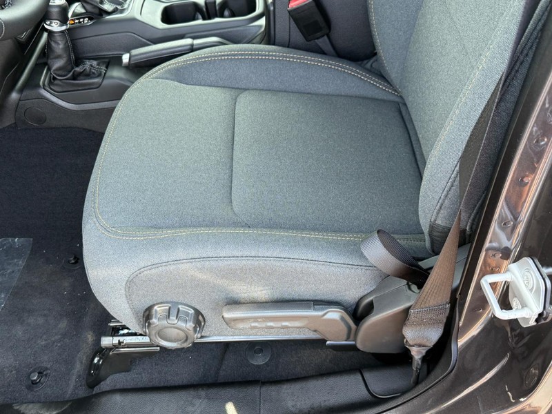 Jeep Wrangler Vehicle Full-screen Gallery Image 10