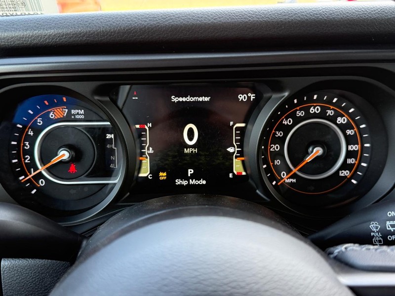 Jeep Wrangler Vehicle Full-screen Gallery Image 13