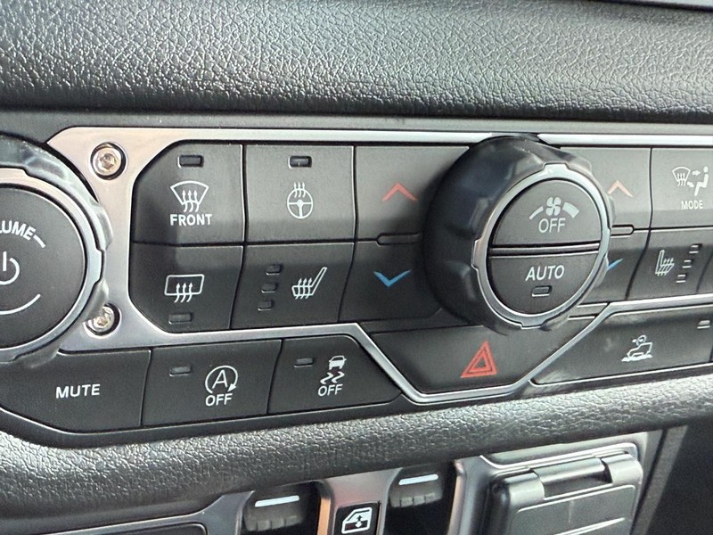 Jeep Wrangler Vehicle Full-screen Gallery Image 14