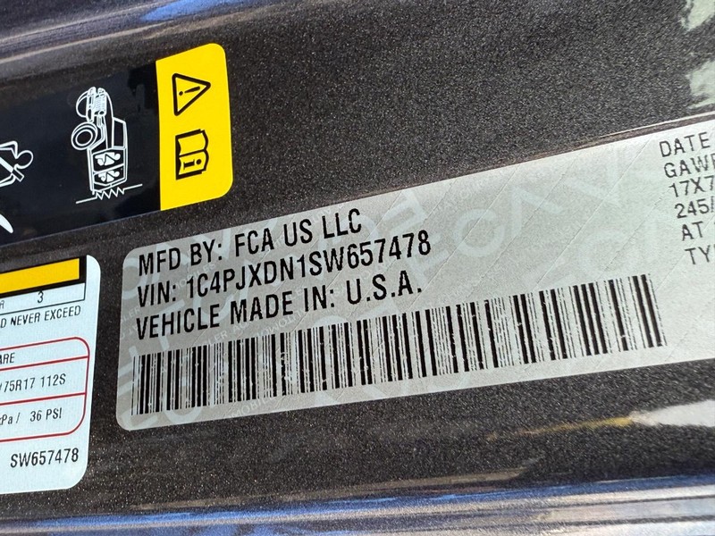 Jeep Wrangler Vehicle Full-screen Gallery Image 15