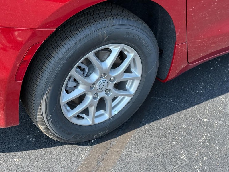 Chrysler Pacifica Vehicle Full-screen Gallery Image 4