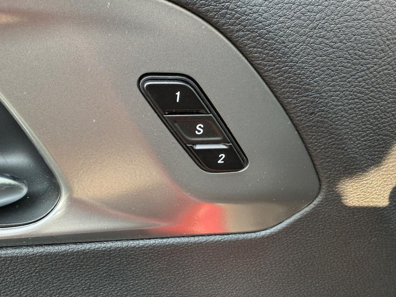 Chrysler Pacifica Vehicle Full-screen Gallery Image 11