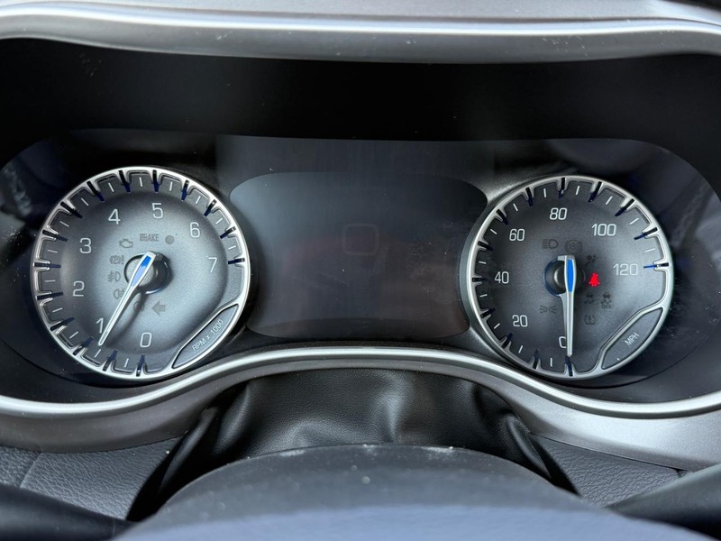 Chrysler Pacifica Vehicle Full-screen Gallery Image 15