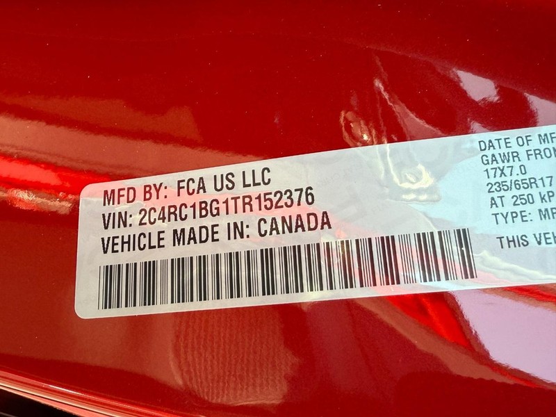 Chrysler Pacifica Vehicle Full-screen Gallery Image 16