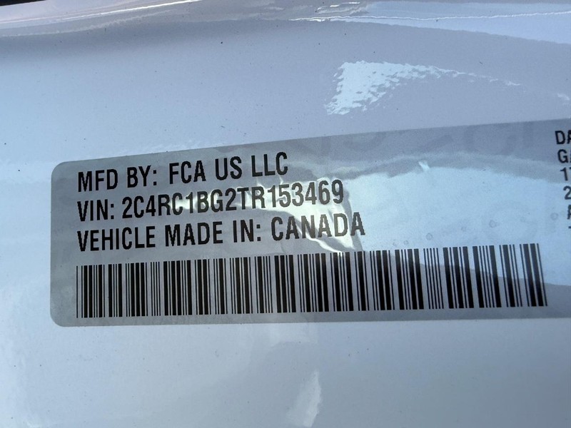 Chrysler Pacifica Vehicle Full-screen Gallery Image 17