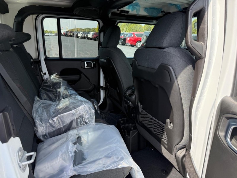 Jeep Gladiator Vehicle Full-screen Gallery Image 6
