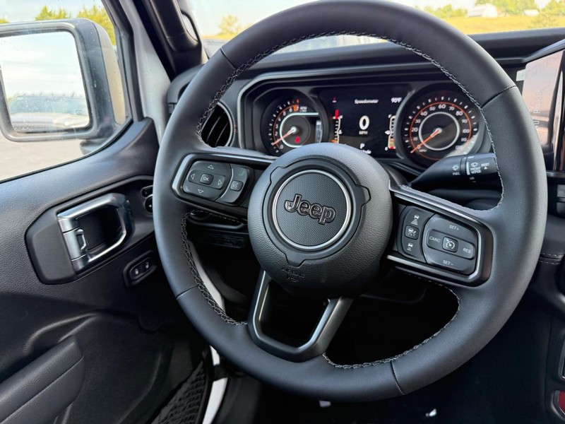 Jeep Gladiator Vehicle Full-screen Gallery Image 8