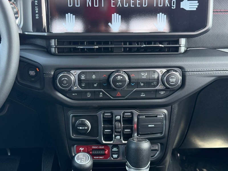 Jeep Gladiator Vehicle Full-screen Gallery Image 9