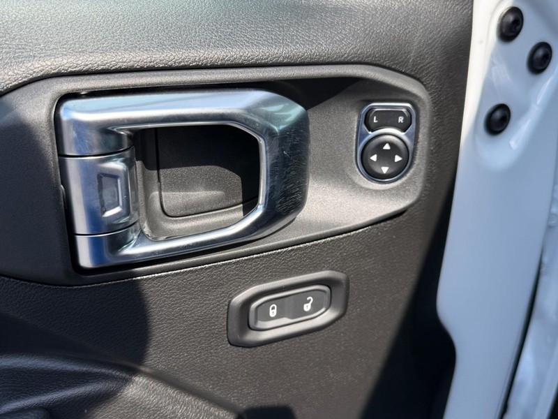Jeep Gladiator Vehicle Full-screen Gallery Image 10