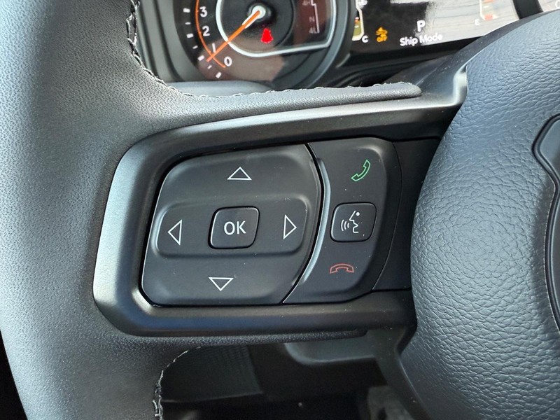 Jeep Gladiator Vehicle Full-screen Gallery Image 12