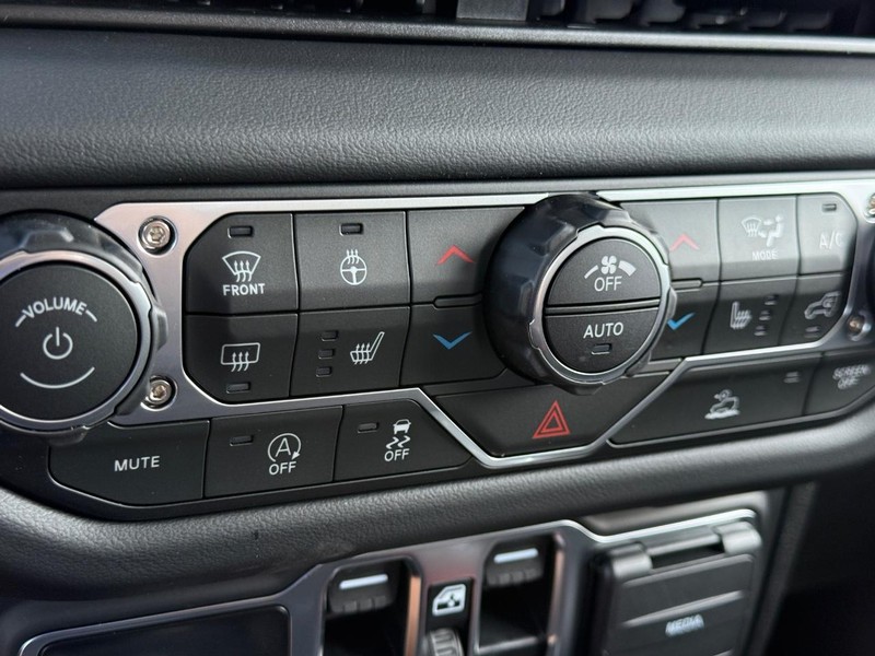 Jeep Gladiator Vehicle Full-screen Gallery Image 15