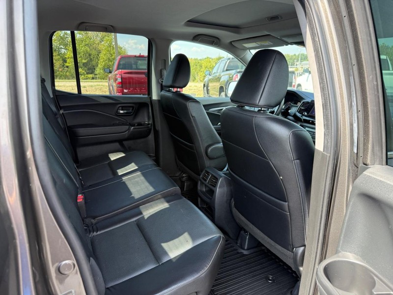 Honda Ridgeline Vehicle Full-screen Gallery Image 9