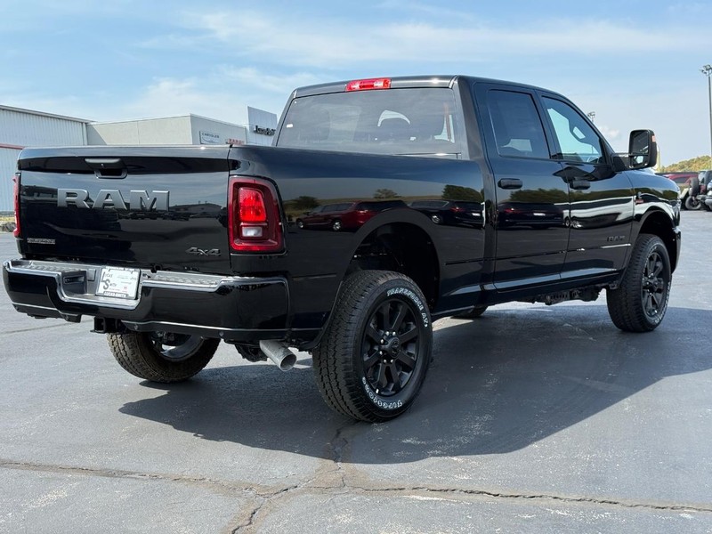 Ram 2500 Vehicle Full-screen Gallery Image 3