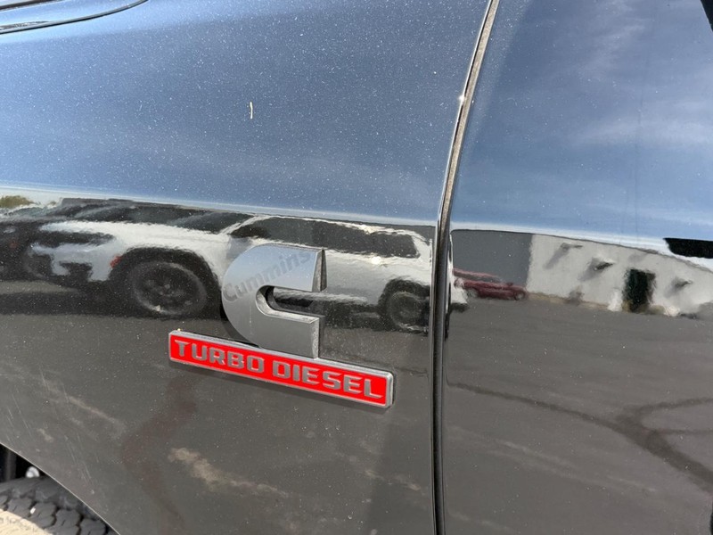 Ram 2500 Vehicle Full-screen Gallery Image 4