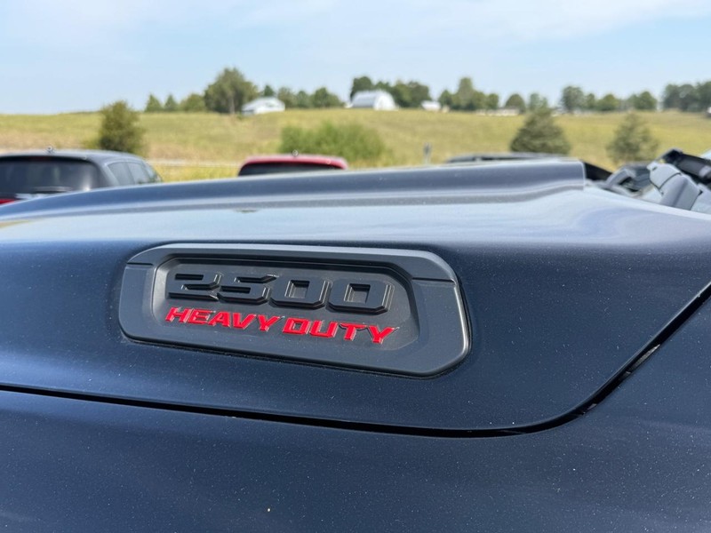 Ram 2500 Vehicle Full-screen Gallery Image 5