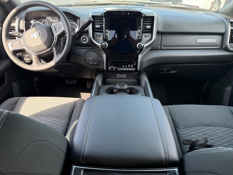 Ram 2500 Vehicle Full-screen Gallery Image 8