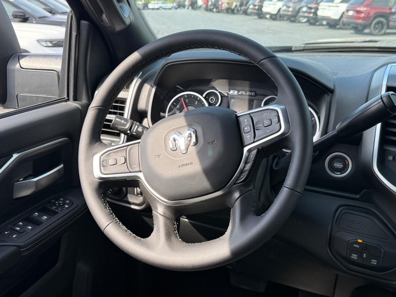 Ram 2500 Vehicle Full-screen Gallery Image 9