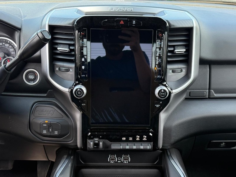 Ram 2500 Vehicle Full-screen Gallery Image 10