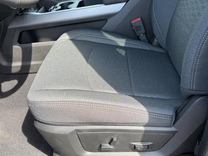 Ram 2500 Vehicle Full-screen Gallery Image 12