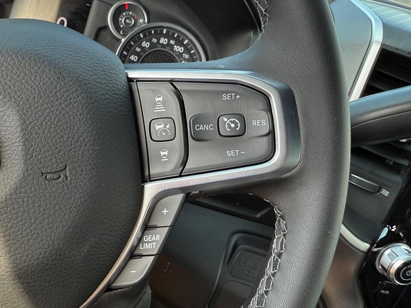 Ram 2500 Vehicle Full-screen Gallery Image 14