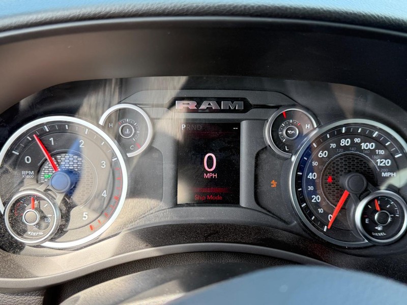 Ram 2500 Vehicle Full-screen Gallery Image 15